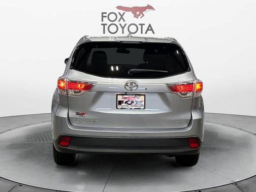 Silver Sky Metallic 2015 Toyota Highlander XLE