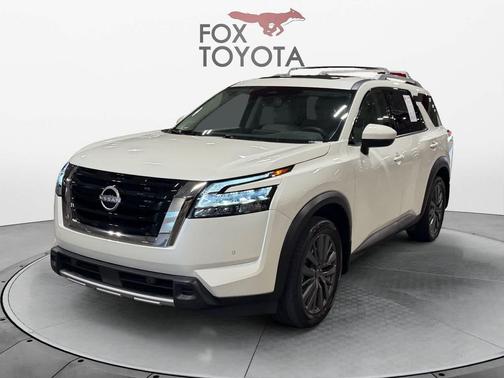 Pearl White Tricoat 2024 Nissan Pathfinder SL FWD