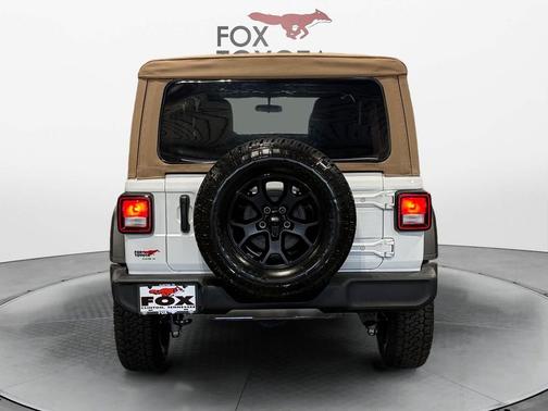 Bright White Clearcoat 2022 Jeep Wrangler Willys