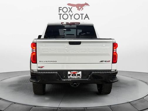 Summit White 2025 Chevrolet Silverado 1500 ZR2