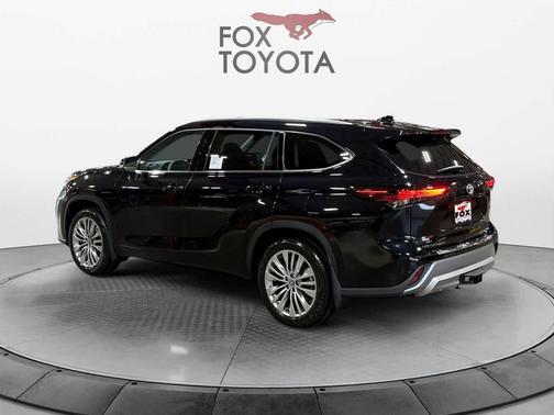 Midnight Black Metallic 2026 Toyota Highlander Platinum