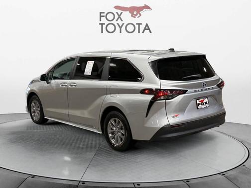 2024 Toyota Sienna LE