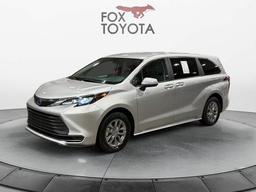 2024 Toyota Sienna LE