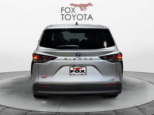2024 Toyota Sienna LE
