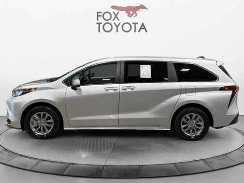 2024 Toyota Sienna LE