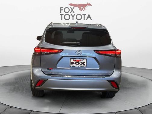 Moon Dust 2021 Toyota Highlander Platinum