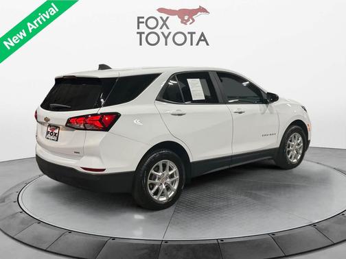 Summit White 2022 Chevrolet Equinox LS