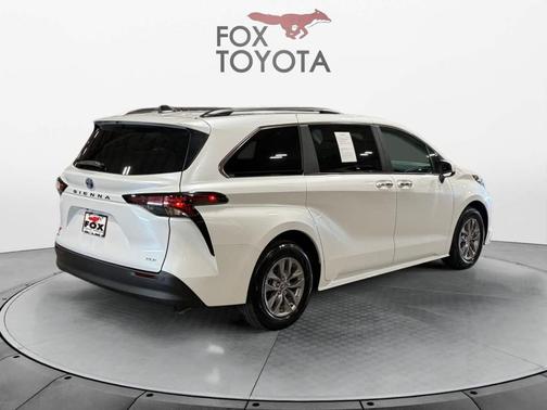2025 Toyota Sienna XLE