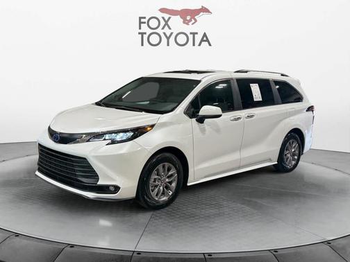2025 Toyota Sienna XLE