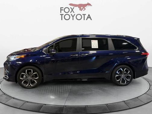 2025 Toyota Sienna Platinum 7 Passenger