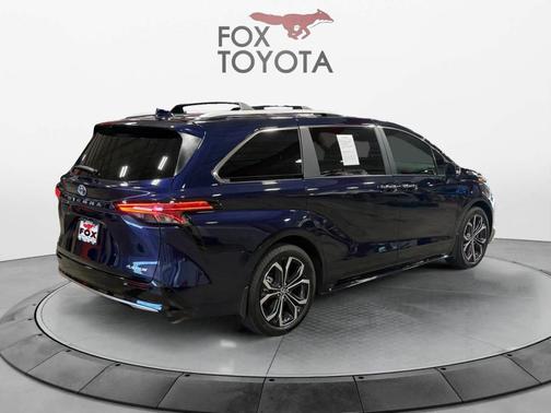 2025 Toyota Sienna Platinum 7 Passenger