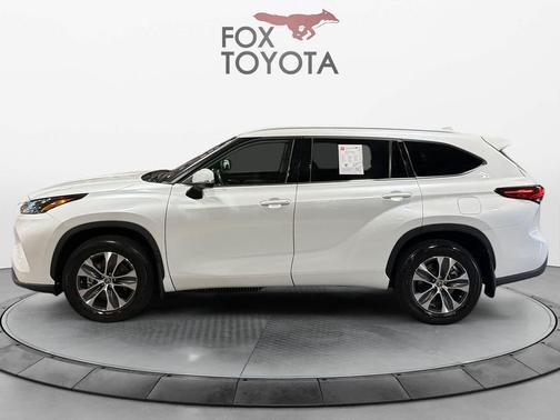 Wind Chill Pearl 2022 Toyota Highlander XLE