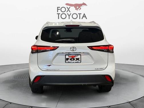 Wind Chill Pearl 2022 Toyota Highlander XLE