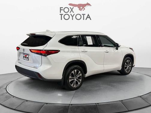 Wind Chill Pearl 2022 Toyota Highlander XLE