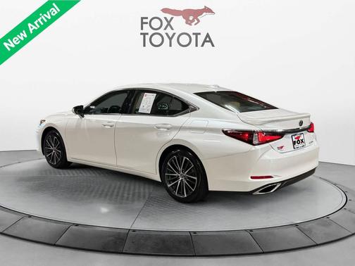 Eminent White Pearl 2025 Lexus ES 350 Base