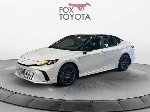 Wind Chill Pearl w/Midnight Black Metallic Roof 2026 Toyota Camry XSE