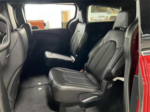 2025 Chrysler Pacifica L