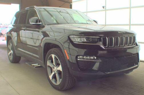 Rocky Mountain Pearlcoat 2023 Jeep Grand Cherokee Limited