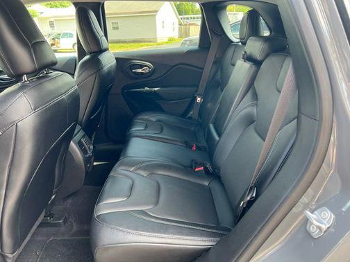 Sting-Gray Clearcoat 2023 Jeep Cherokee Altitude