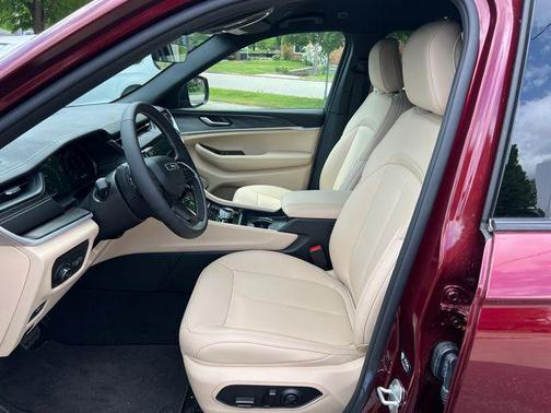 Velvet Red Pearlcoat 2026 Jeep Grand Cherokee Limited