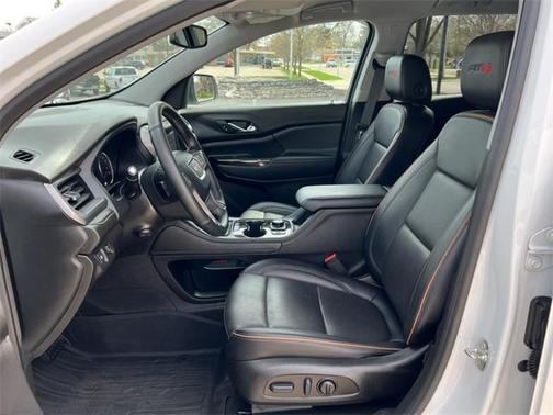 2023 GMC Acadia AWD AT4