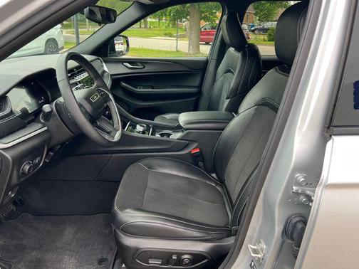 Silver Zynith 2024 Jeep Grand Cherokee L Altitude