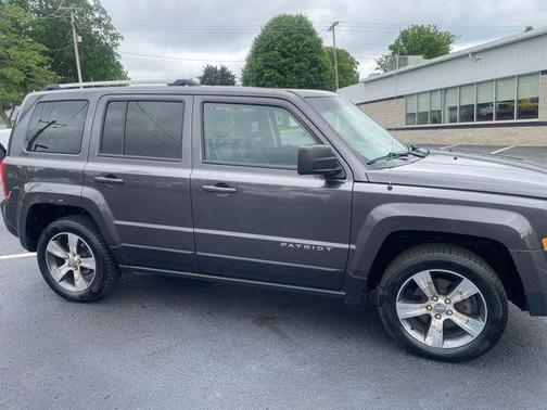 Granite Crystal Metallic Clearcoat 2016 Jeep Patriot Latitude