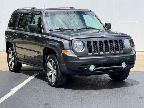 Granite Crystal Metallic Clearcoat 2016 Jeep Patriot Latitude