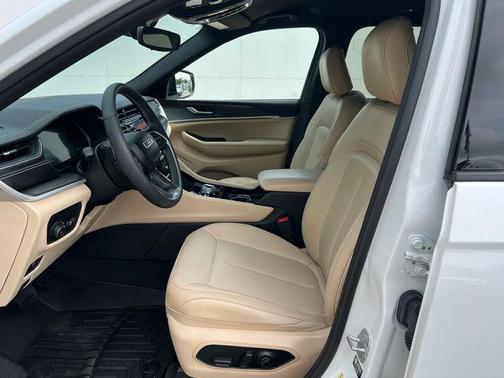 Bright White Clearcoat 2023 Jeep Grand Cherokee L Limited