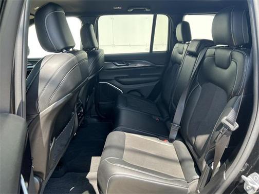 2022 Jeep Grand Cherokee Altitude