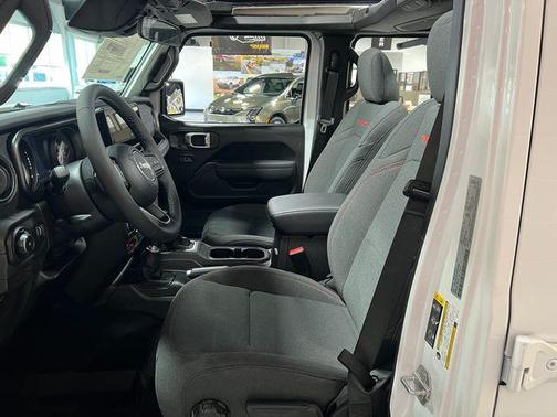 Bright White Clearcoat 2026 Jeep Wrangler Rubicon