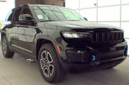 Diamond Black Crystal Pearlcoat 2022 Jeep Grand Cherokee 4xe Trailhawk