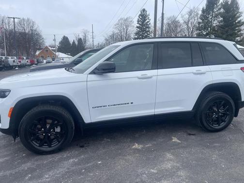 2025 Jeep Grand Cherokee Altitude