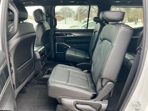 2026 Jeep Grand Wagoneer 4x4