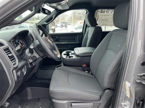 2026 RAM 2500 Black Express Crew Cab 4x4 6'4' Box