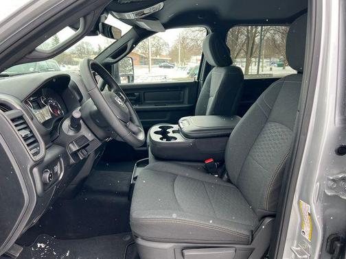 2026 RAM 2500 Black Express Crew Cab 4x4 6'4' Box