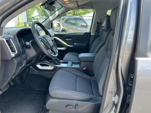 Gun Metallic 2024 Nissan Frontier SV