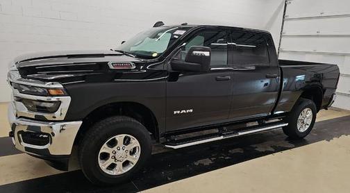 Diamond Black Crystal Pearlcoat 2026 RAM 2500 Big Horn Crew Cab 4x4 6'4' Box