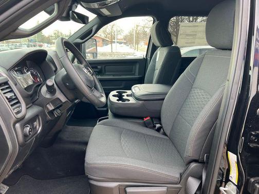 2026 RAM 2500 Black Express Crew Cab 4x4 6'4' Box