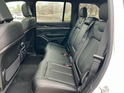Bright White Clearcoat 2026 Jeep Grand Cherokee Limited