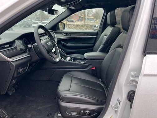 Bright White Clearcoat 2026 Jeep Grand Cherokee Limited
