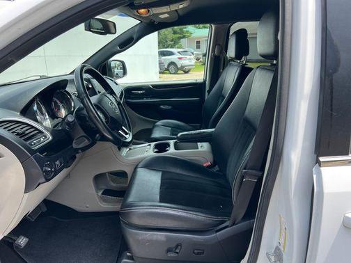 White Knuckle Clearcoat 2017 Dodge Grand Caravan SXT