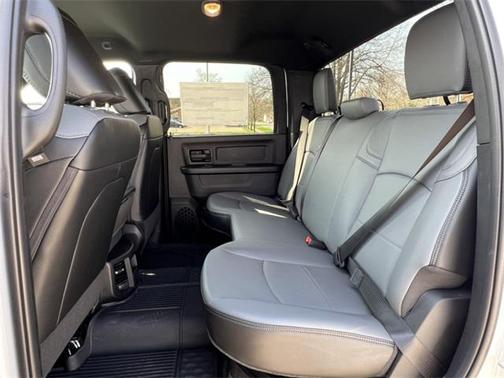 2025 RAM 2500 Tradesman Crew Cab 4x4 6'4' Box