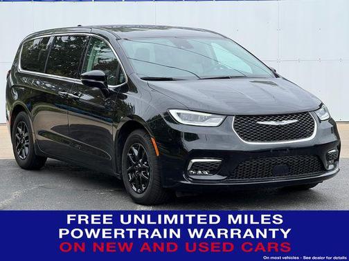 Diamond Black Crystal Pearlcoat 2024 Chrysler Pacifica Touring L
