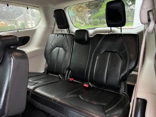 Ceramic Gray Clearcoat 2022 Chrysler Pacifica Touring L
