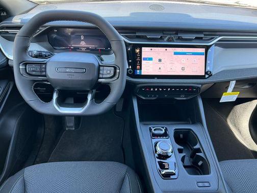 Silver Zynith Clearcoat 2026 Jeep Cherokee Laredo