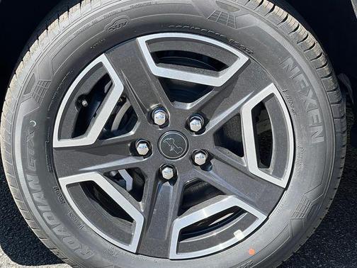 Silver Zynith Clearcoat 2026 Jeep Cherokee Laredo