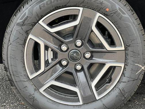 Diamond Black Crystal Pearlcoat 2026 Jeep Cherokee Laredo 4x4