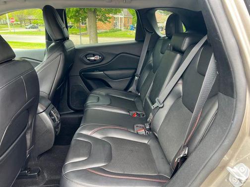 Light Brownstone Pearlcoat 2020 Jeep Cherokee Trailhawk