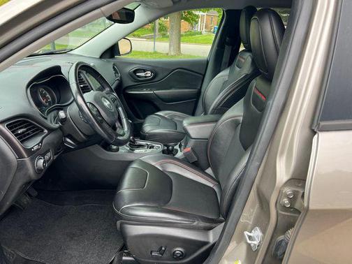 Light Brownstone Pearlcoat 2020 Jeep Cherokee Trailhawk